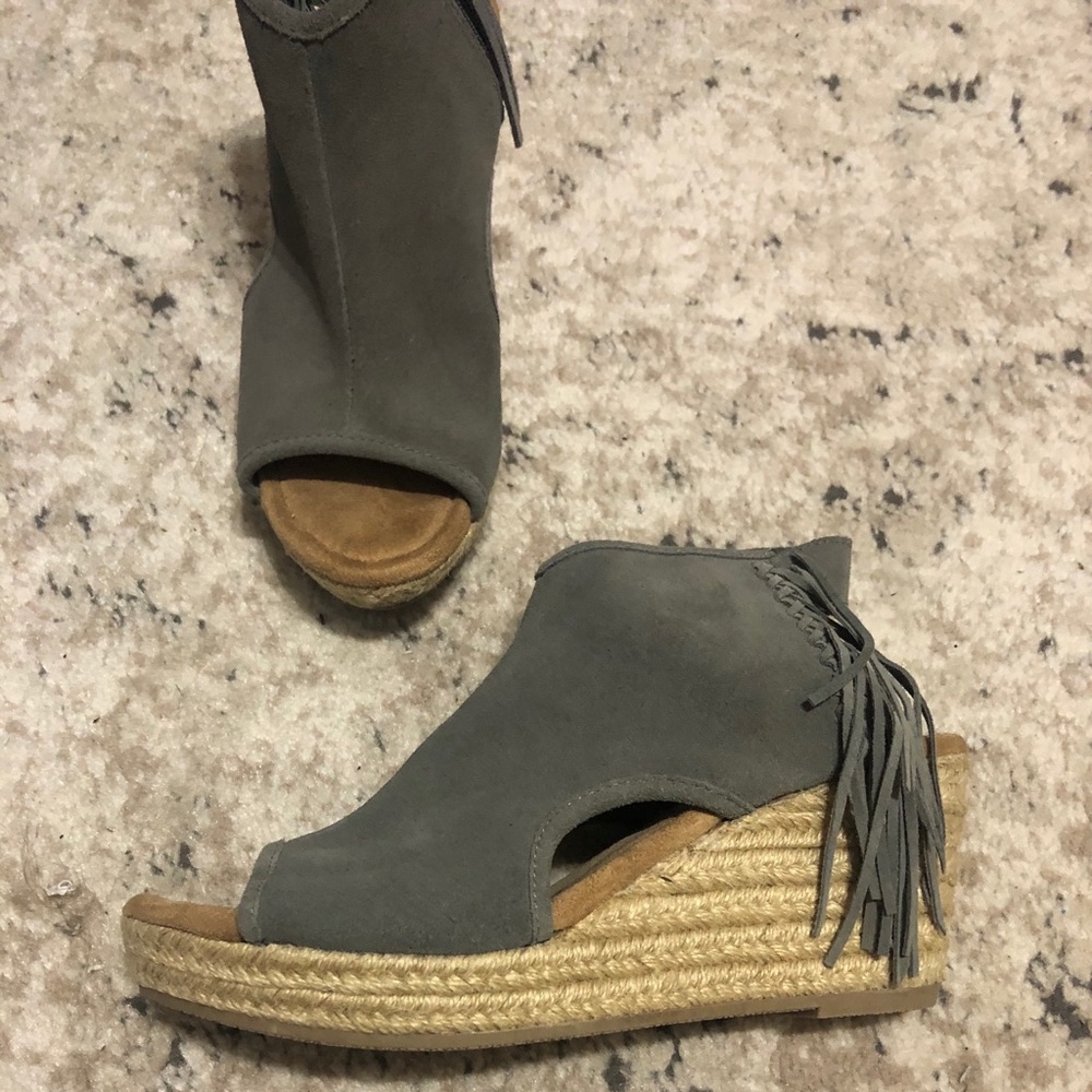 Grey Fringe Wedges